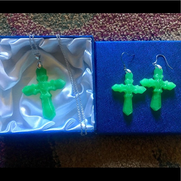 Jade & Silver Cross Earring & Necklace Set - Picture 1 of 6